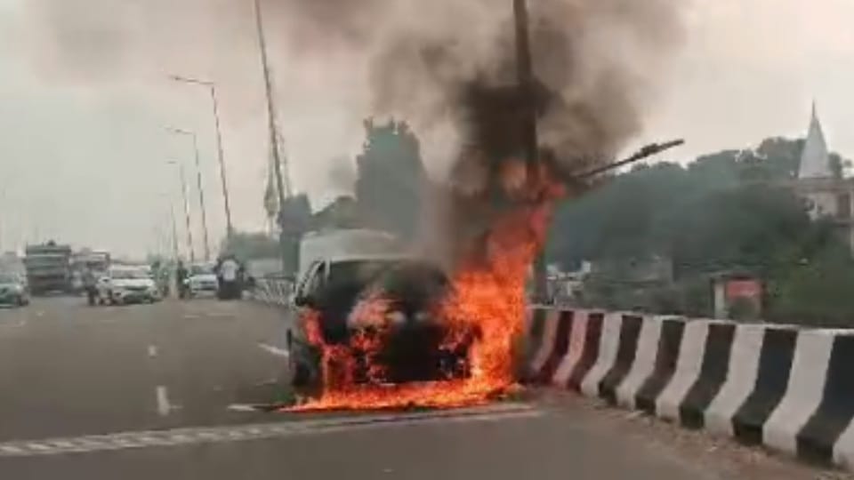 Fire set on moving car in Phagwara