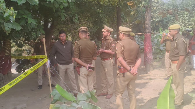 यूपी में मंदिर में मिली युवक की अर्धनग्न लाश