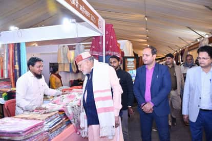 Khadi Mahotsav: Record sales of Rs 3.20 crore at Khadi Mahotsav, a 42% increase from last year