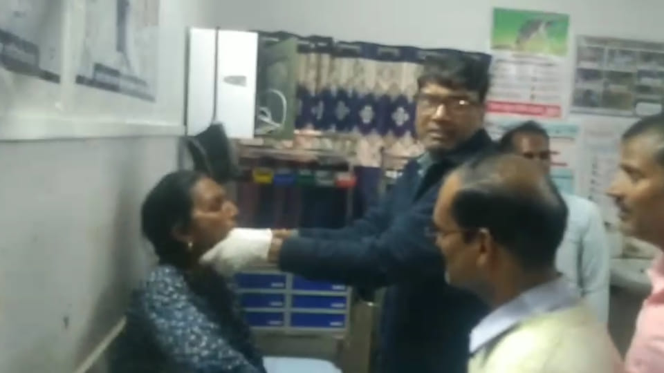 Auraiya: A woman's jaw dislocated while eating golgappas, and it took an hour of effort to fix it