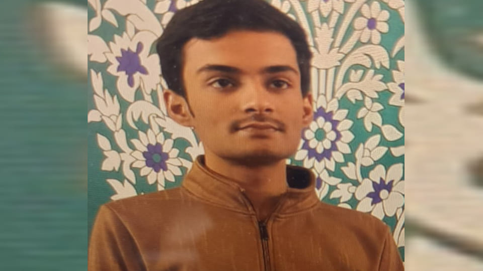 Kanpur: Intermediate student commits suicide by jumping in front of train