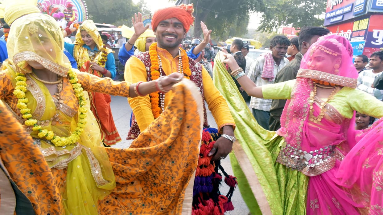 National Crafts Fair opens with a colourful ceremony; audience mesmerised by Malini Awasthi's melod