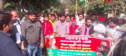 SP Workers Protest at Meerut Commissionerate Demanding 3-Month Extension for Voter Form Submission under SIR P