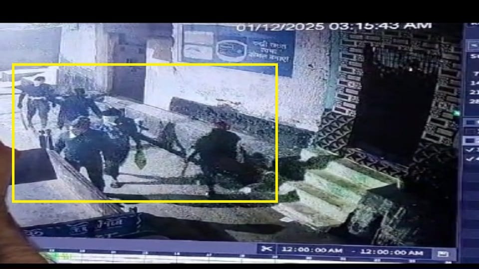 family hostage and robbed in Bharatri village