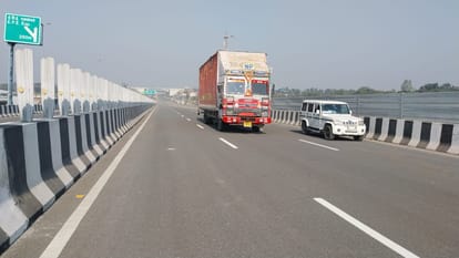 NHAI to Develop 3 Smart Parking Hubs on Delhi–Dehradun Expressway With EV Charging and Food Courts