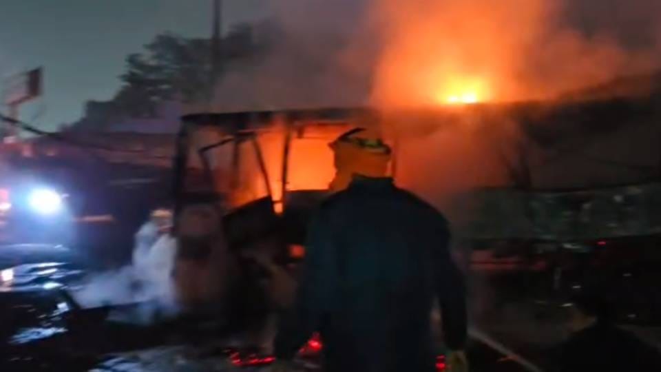 Three people died and 25 were injured when bus and truck collided in Balrampur
