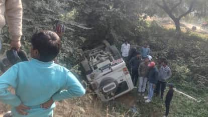 uncontrolled Bolero car falls into ditch in Sitapur  elderly man dies and six are injured