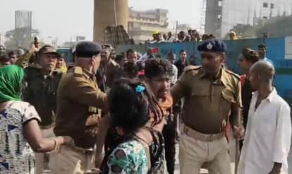 begusarai encroachment removal bulldozer action lohia nagar railway gate nh 31 lathicharge protest