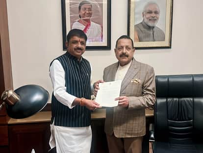 MP News: IAS Santosh Verma's controversial statement reaches Delhi, Bhopal MP complains to Union Minister