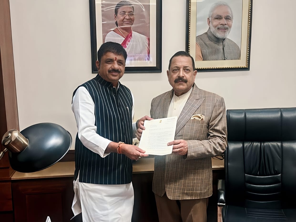 MP News: IAS Santosh Verma's controversial statement reaches Delhi, Bhopal MP complains to Union Minister