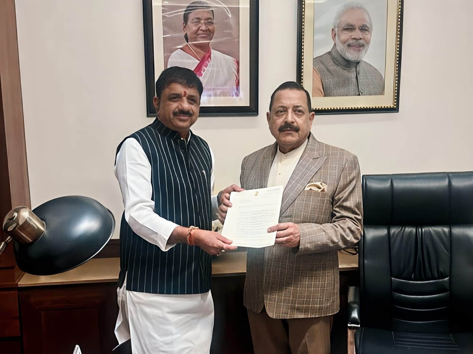 सांसद आलोक शर्मा और मंत्री जितेंद्र सिंह