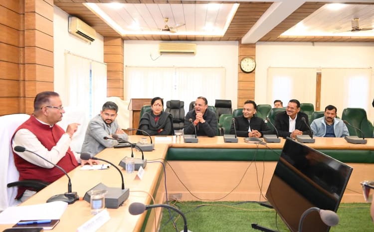 Mussoorie: 24 से 29 दिसंबर तक होगा विंटरलाइन कार्निवाल, तैयारियों को लेकर कैबिनेट मंत्री ने की बैठक