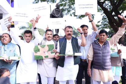 Congress Legislature Party stages massive and aggressive protest against BJP government