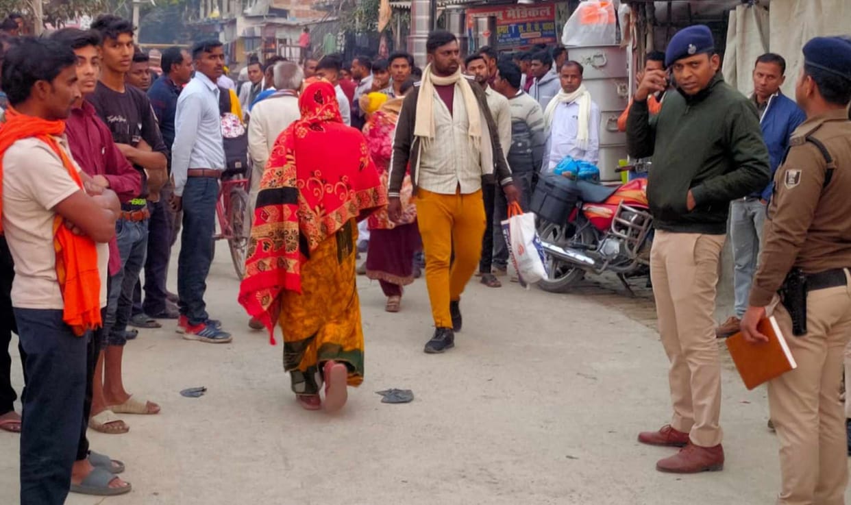 siwan jewelry robbery armed masked robbers gold silver loot khoripakar market