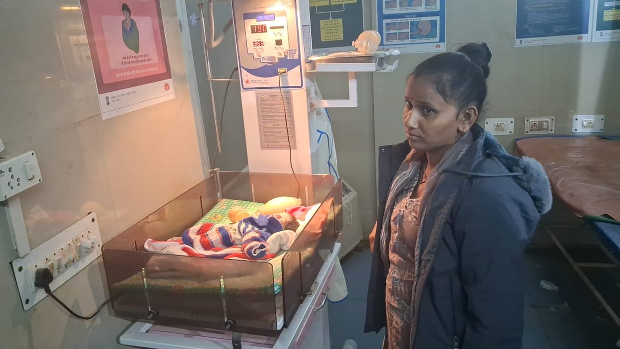 Kannauj When a daughter was born she was thrown into drain died in the hospital people are not saying anything