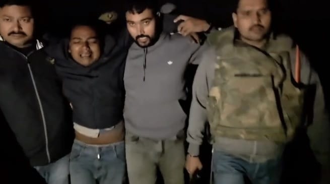 Orai Police encounter with criminals at two places all four shot in the leg jewellery and cash recovered