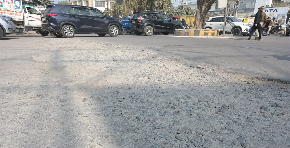 Kanpur Roads declared pothole free on paper 30 crore rupees spent on repairs government orders investigation