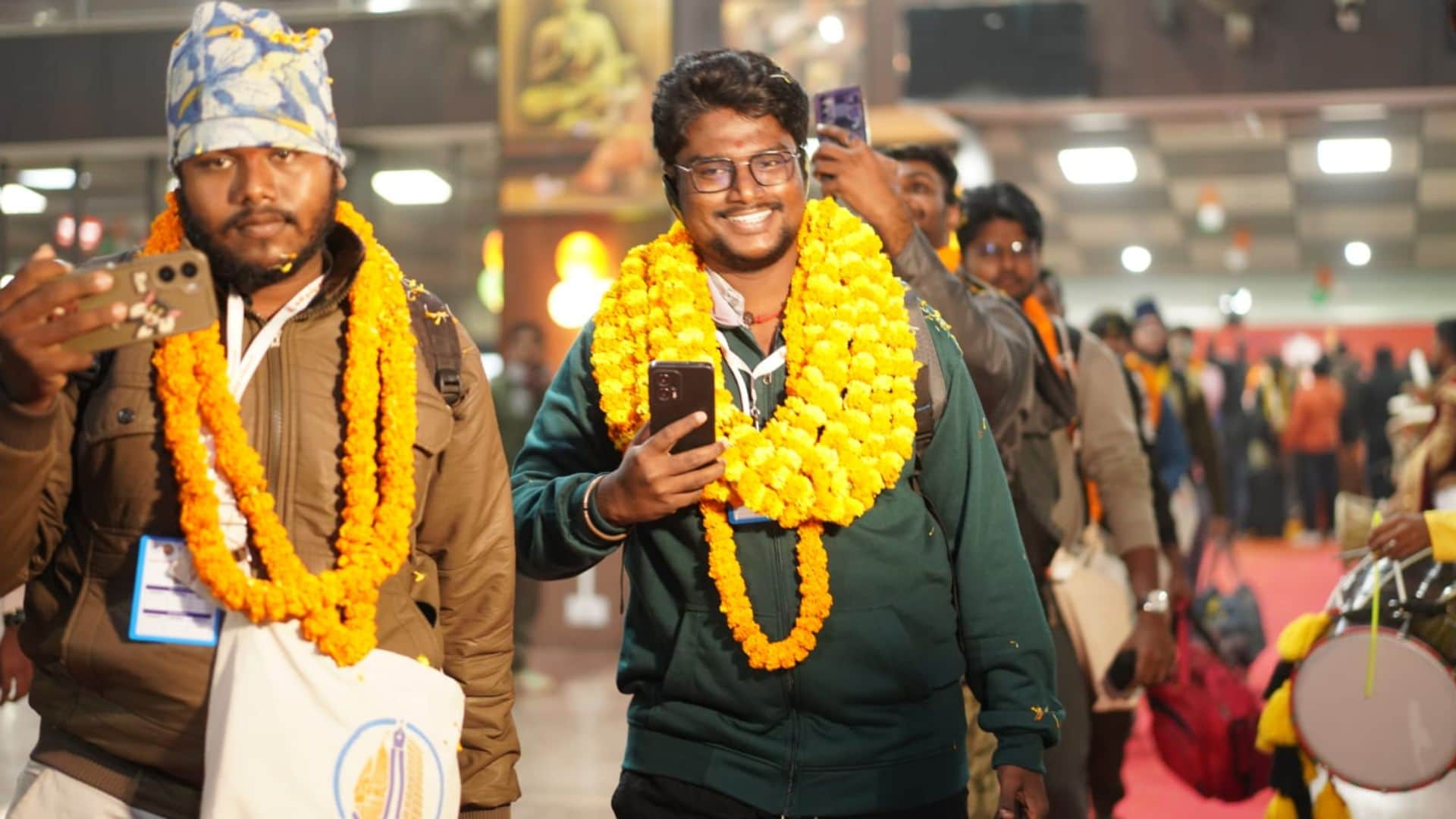 Kashi Tamil Sangamam 4.0 first batch of 216 students arrived at Banaras station grand welcome in varanasi