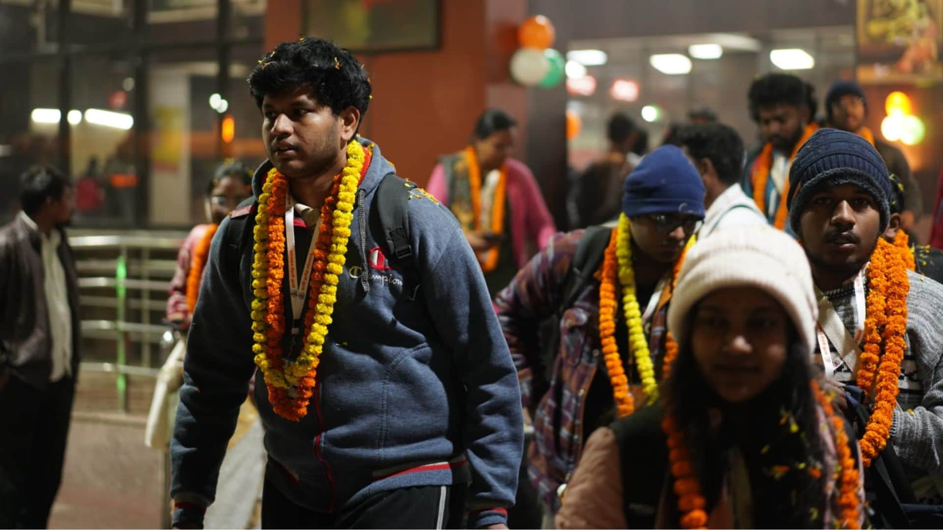 Kashi Tamil Sangamam 4.0 first batch of 216 students arrived at Banaras station grand welcome in varanasi