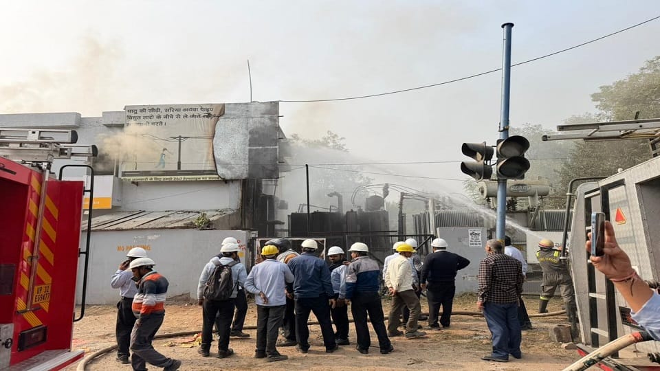 massive fire broke out in Torrent Power transformer in Agra