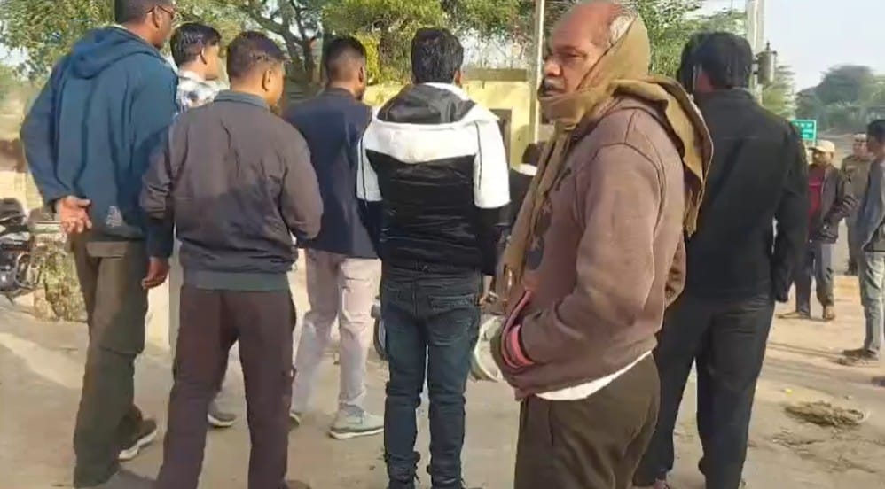 मौके पर जुटी भीड़