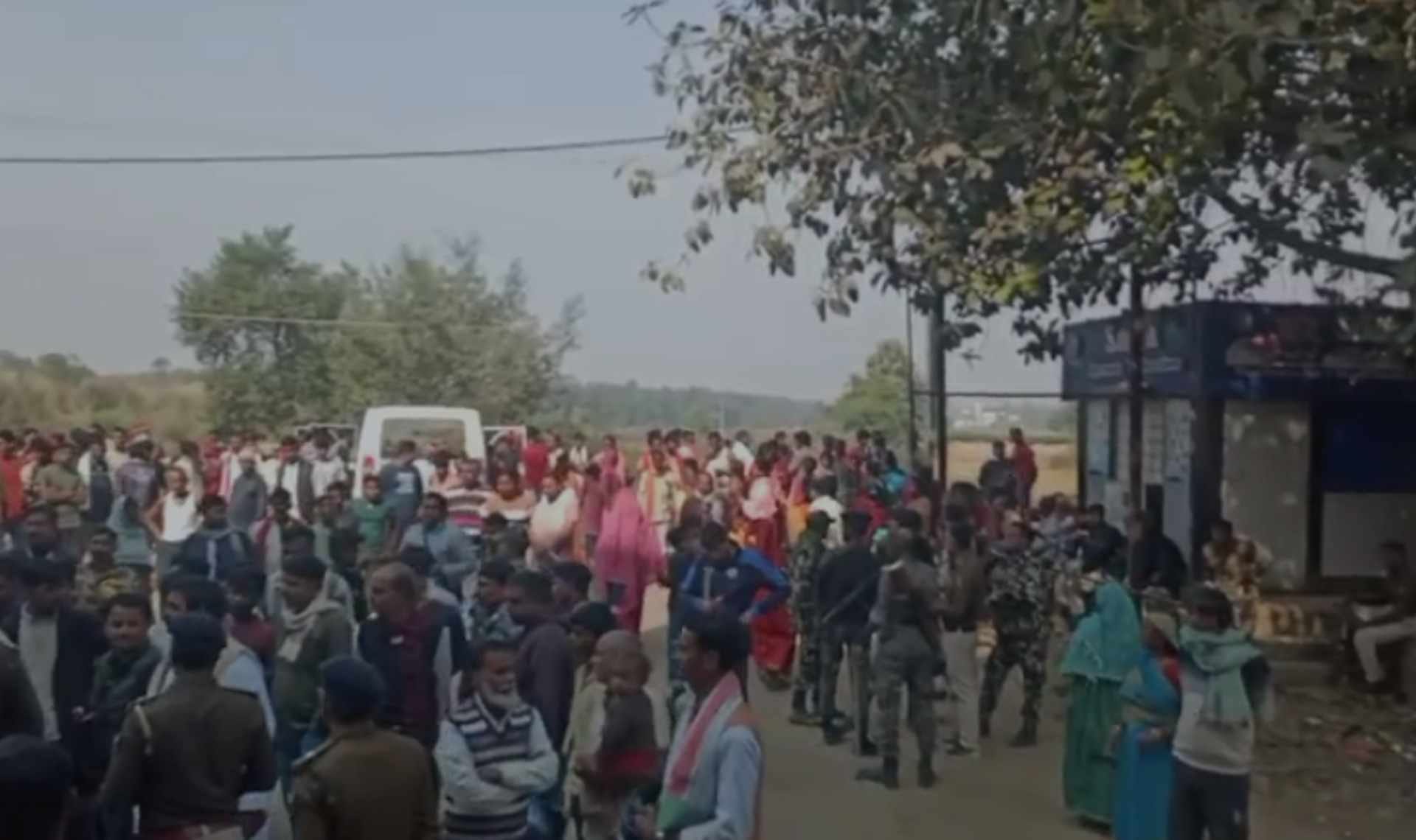 मौके पर मौजूद लोग