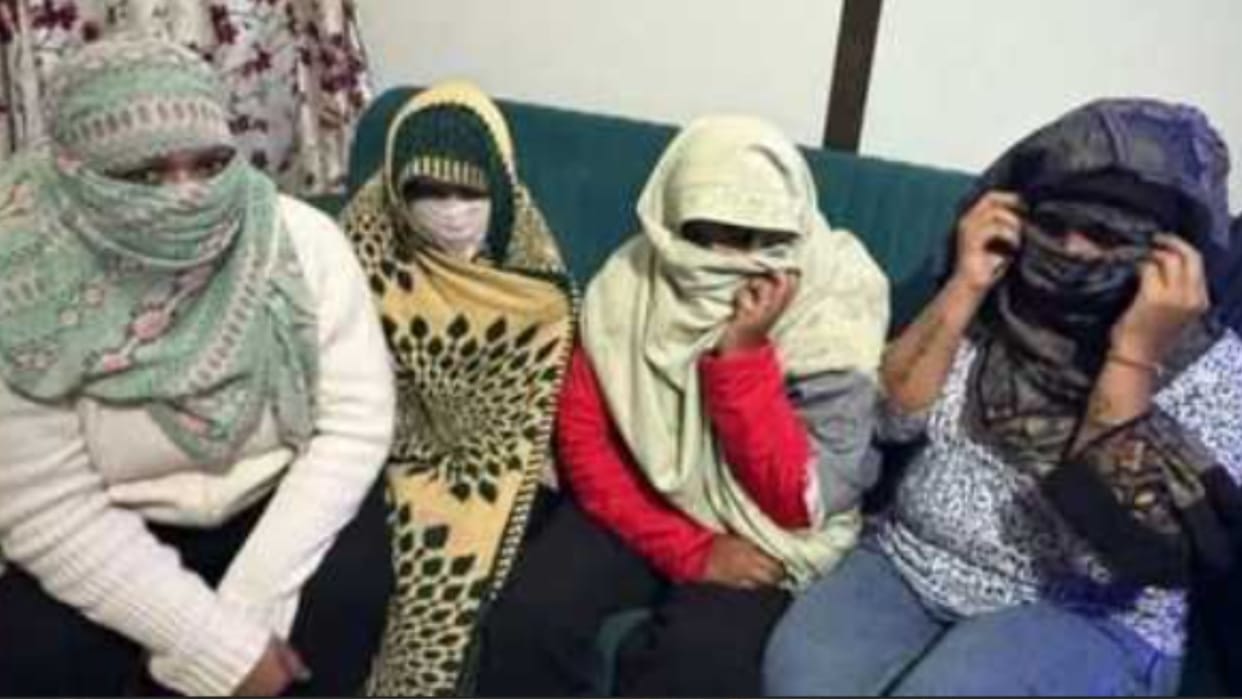 police case against two girls studio operator and spa operator on charges of deh vyapar in Varanasi