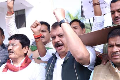 Congress Legislature Party stages massive and aggressive protest against BJP government