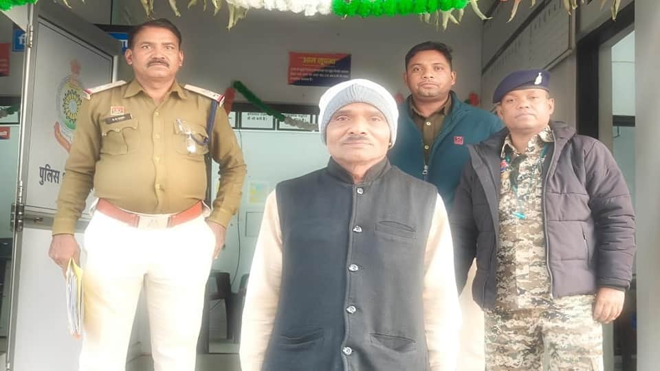 पुलिस की गिरफ्त में आरोपी