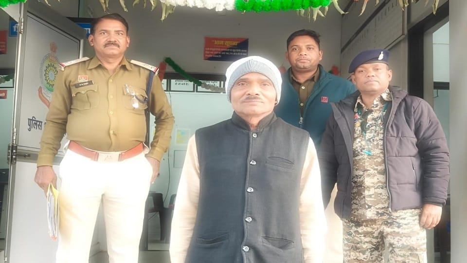 पुलिस की गिरफ्त में आरोपी