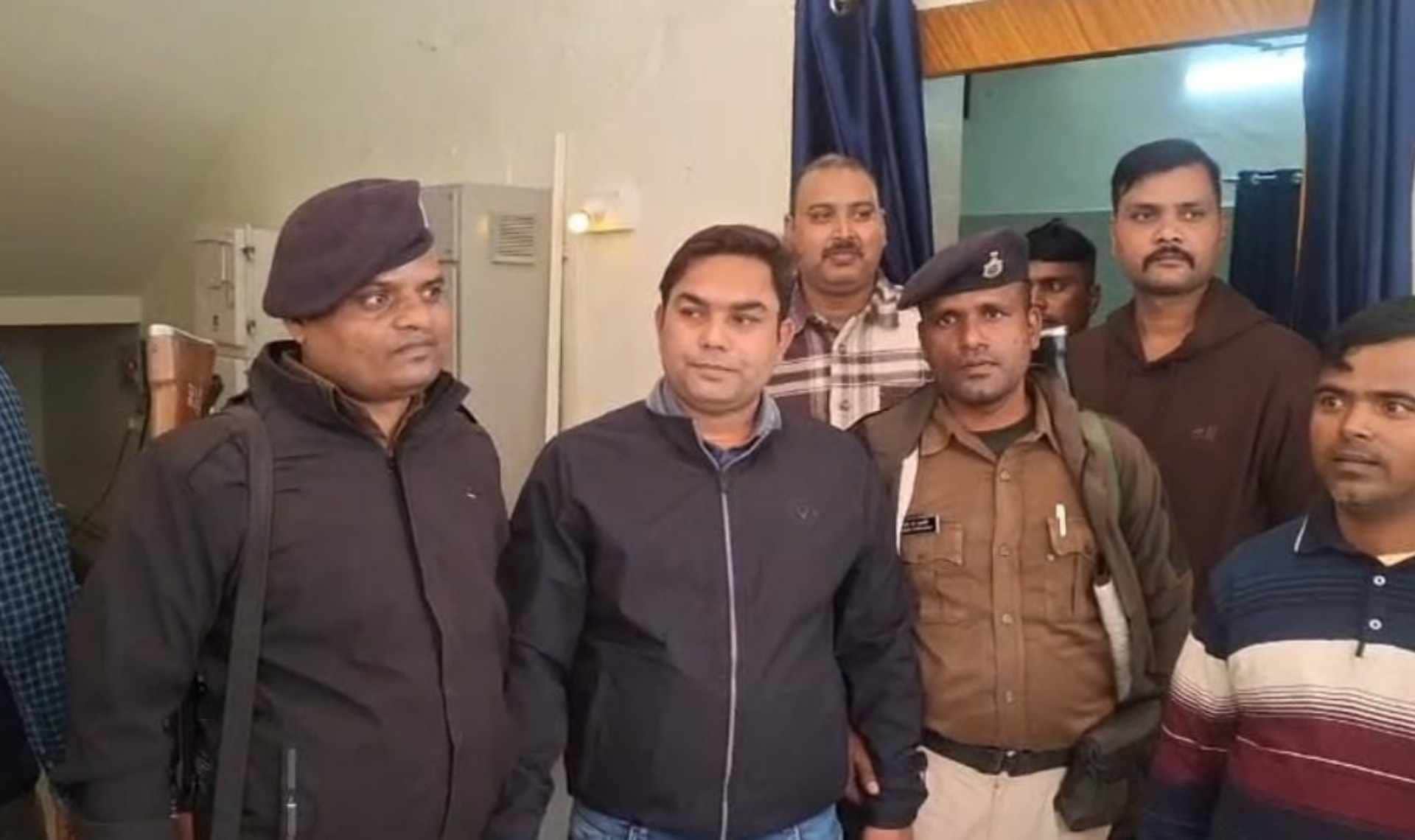 राजस्व कर्मचारी राजदीप पासवान गिरफ्तार