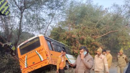 Roadways bus falls into ditch on Lucknow-Delhi highway in Bareilly
