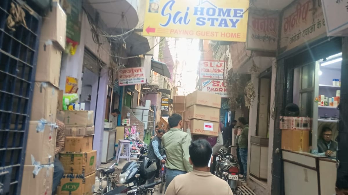 कफ सिरप मामला: दवा मंडी में पहुंची ड्रग विभाग की टीम, महज खानापूर्ति कर लौटी; सीज दुकानों के कागजातों की जांच