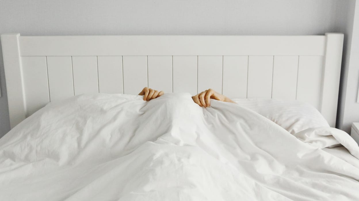 Health Tips:ठंड में मुंह ढककर सोना सेहत के लिए हो सकता है खतरनाक, जान लें  सोने का सही तरीका - Covered Face With Blanket While Sleeping Can Be  Dangerous For Your Health -