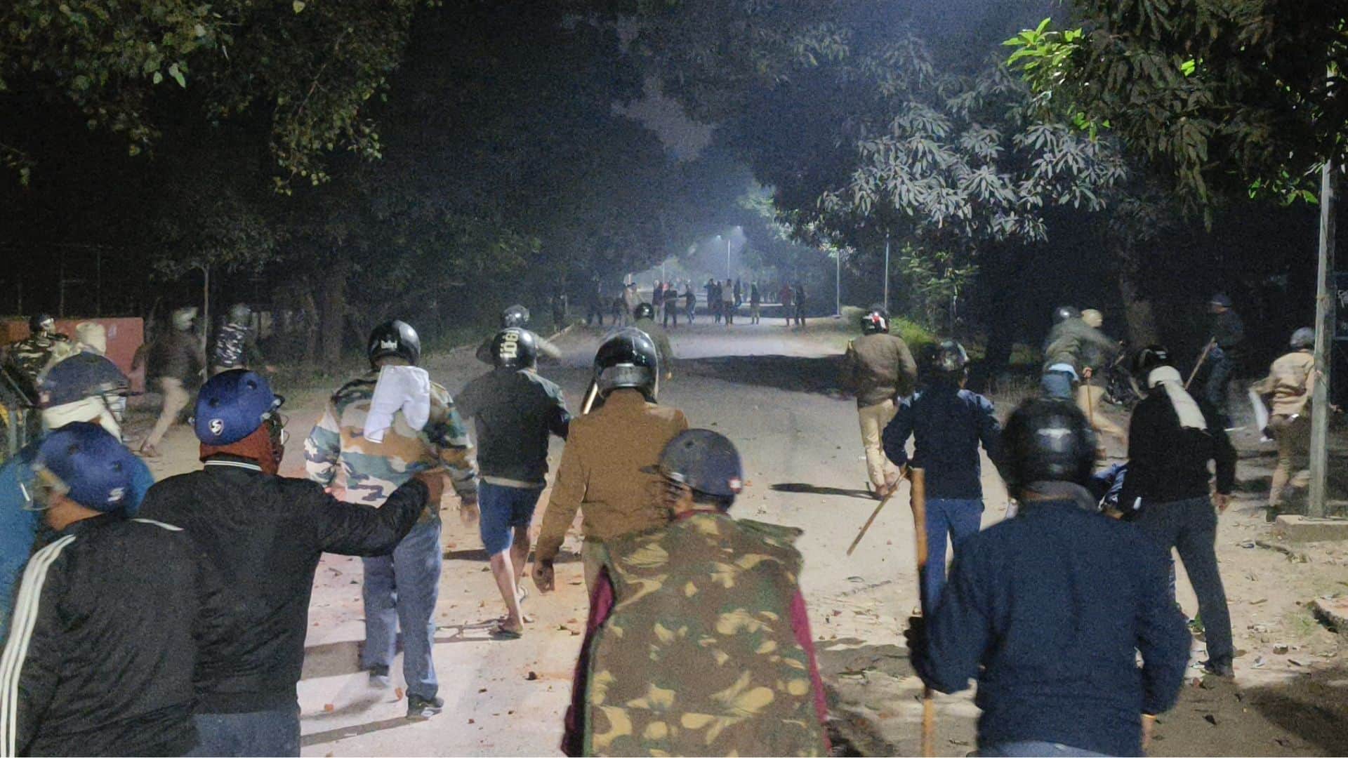 BHU violence news updates 100 people injured in stone pelting between students and policemen in Varanasi