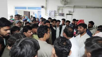 Bihar Accident: Bike rider dies after being hit by a pickup news in hindi