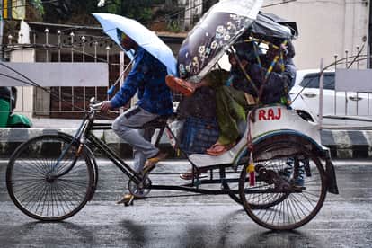 Coastal areas of Tamil Nadu are in distress due to torrential rains... Many people have been sent to safer pla