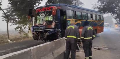 devotee killed in accident private bus collides with divider in Shahjahanpur