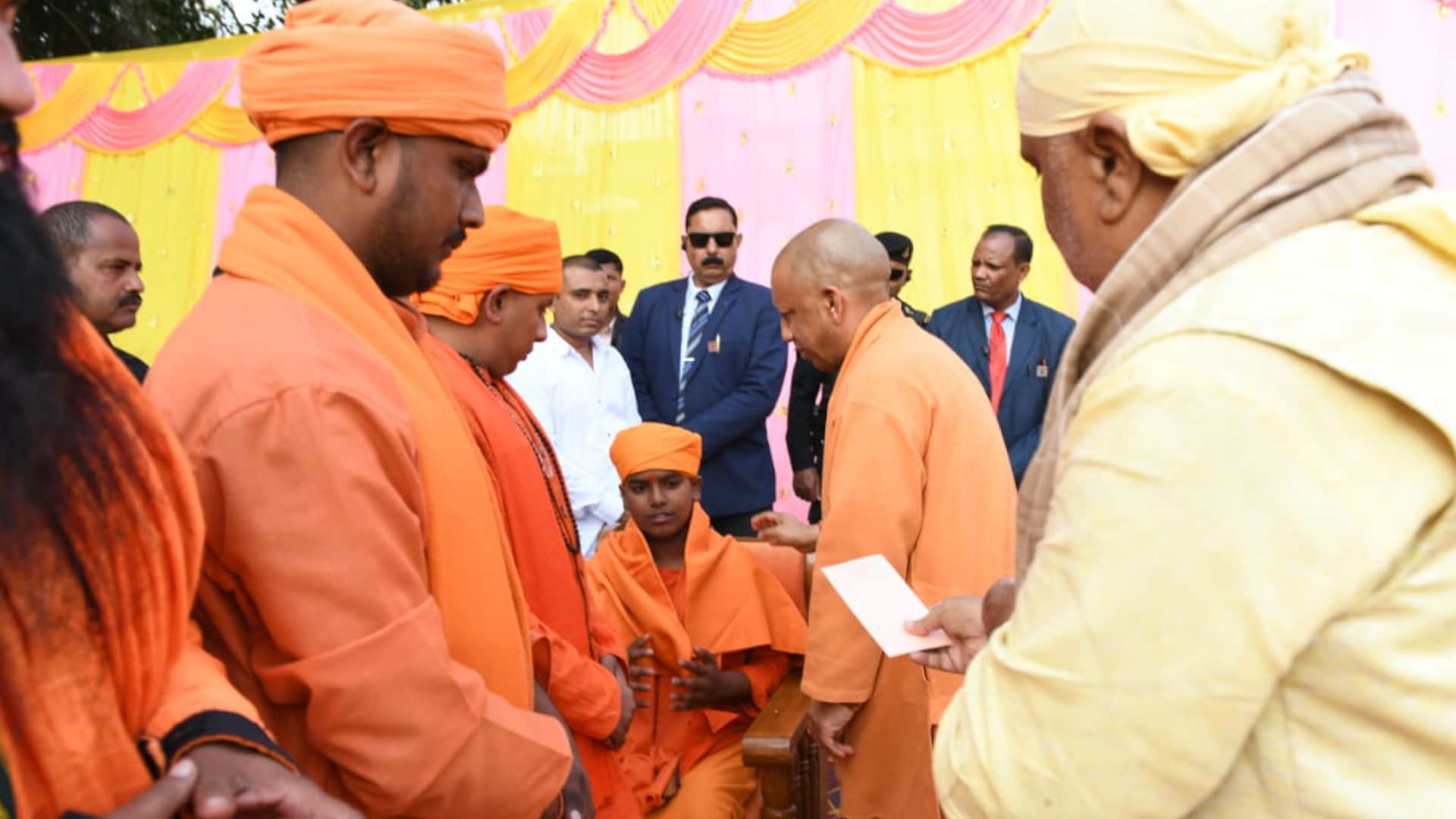 CM Yogi visits Gorakhpur's Madaria Math, pays tribute to late Mahant Ramdas