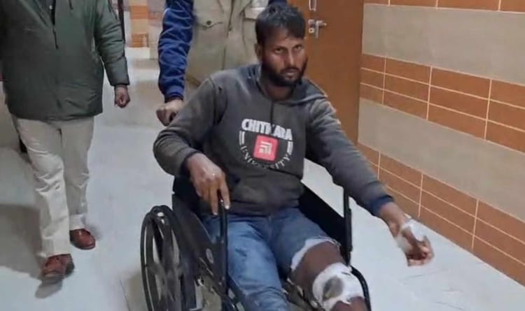 Bihar: शराब माफियाओं पर पुलिस की बड़ी कार्रवाई, मुठभेड़ में एक तस्कर घायल, एक ने किया आत्मसमर्पण