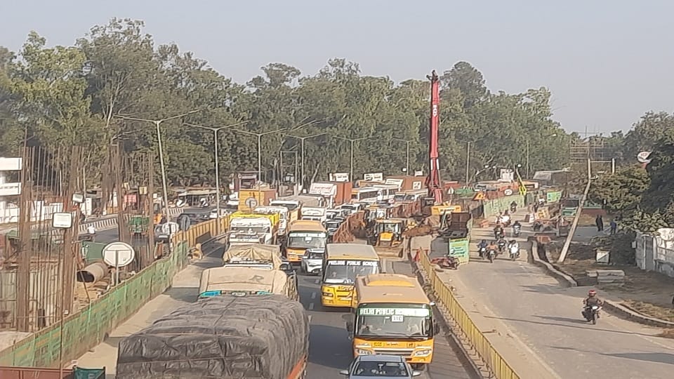 Barricading at metro project caused traffic jams in agra