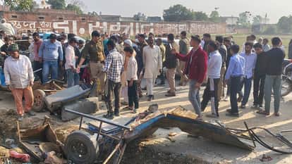 Muzaffarnagar: Dumper hits e-rickshaw, 14 year old boy and old woman die in front of father