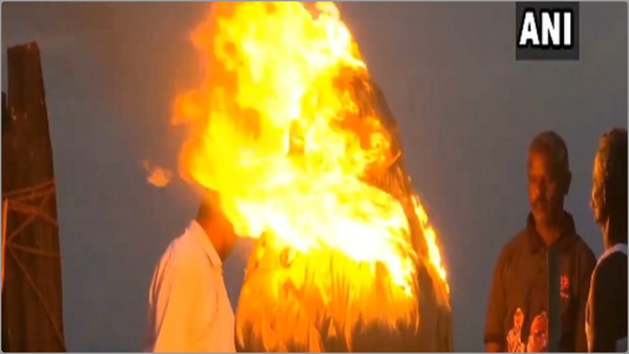 Thirupparankundram hill Dargah festival flag hoisting Hindu devotees protest Deepam controversy