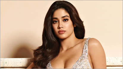 Janhvi Kapoor Slams Social Media On Voyeuristic Culture She Recalls Her Mother Sridevi And Dharmendra Death
