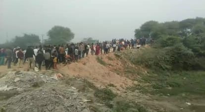 Kanpur young man murdered body thrown in empty plot his hands were tied with rope his face was tied with sack