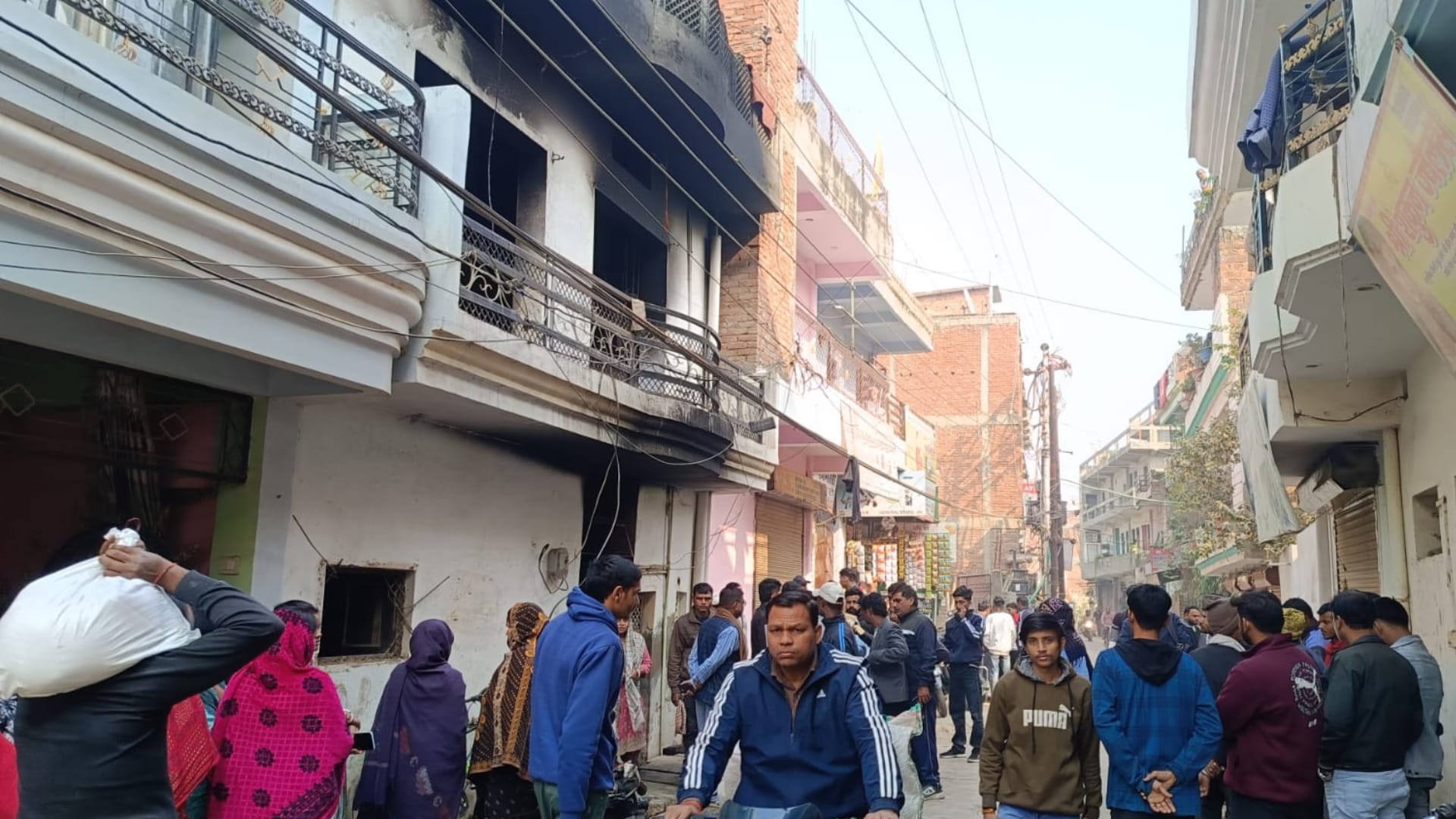 Homeowner dies of suffocation due to house fire, wife and daughter also suffered burns, four vehicles burnt