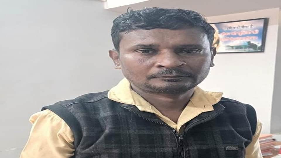 पुलिस की गिरफ्त में आरोपी