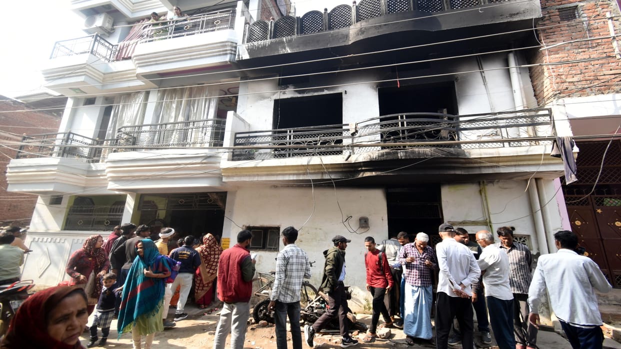 Homeowner dies of suffocation due to house fire, wife and daughter also suffered burns, four vehicles burnt