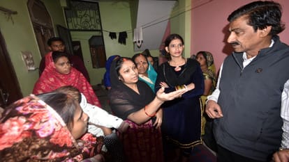 Homeowner dies of suffocation due to house fire, wife and daughter also suffered burns, four vehicles burnt