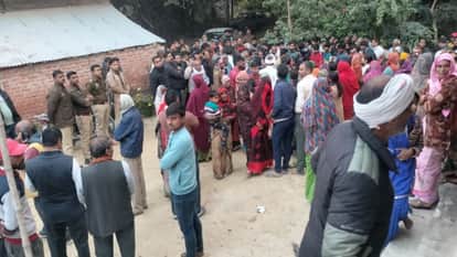 funeral procession of friends was taken out together, every eye became moist, they did not leave each other
